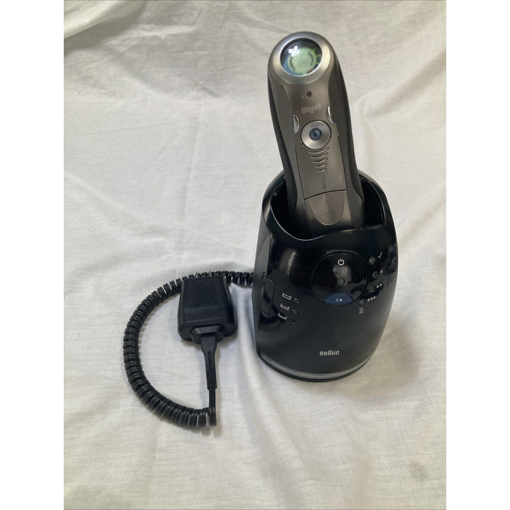 Braun Series 7 5697 Wet/Dry Electric Shaver Clean Renew Base Tested Works Men’s